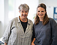 Fotoaufnahme von Grundschullehrerinnen Ann-Katrin Heiden und Christiane Weber