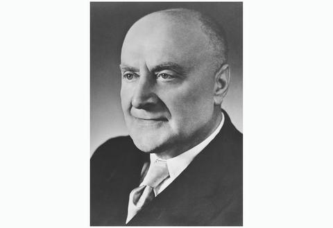 Fotografie des ersten Diektors Eugen Ziegele der Württembergischen Bildstelle / Landebildstelle Württemberg.