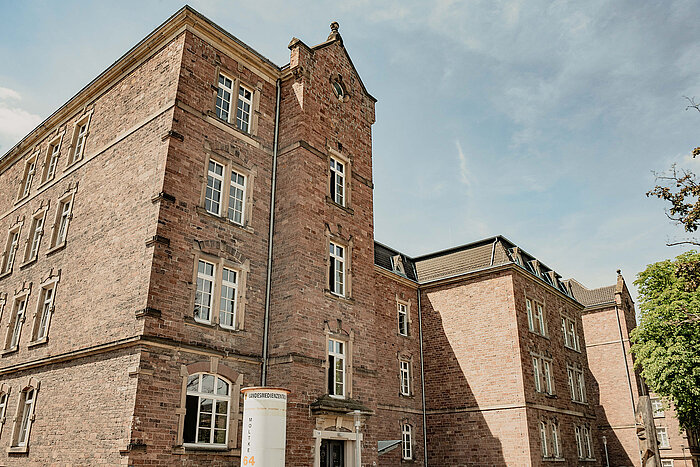 Gebäude des LMZ in Karlsruhe Gebäude des LMZ in Karlsruhe