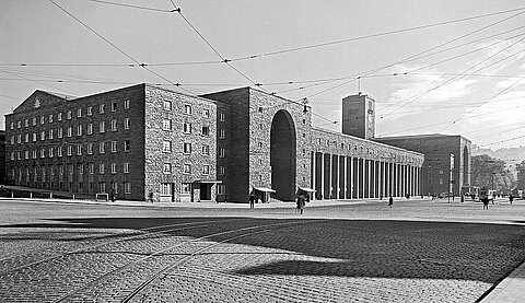 Schwarz-Weiß Foto des Stuttgarter Hauptbahnhofs. Aufnahme um 1928.