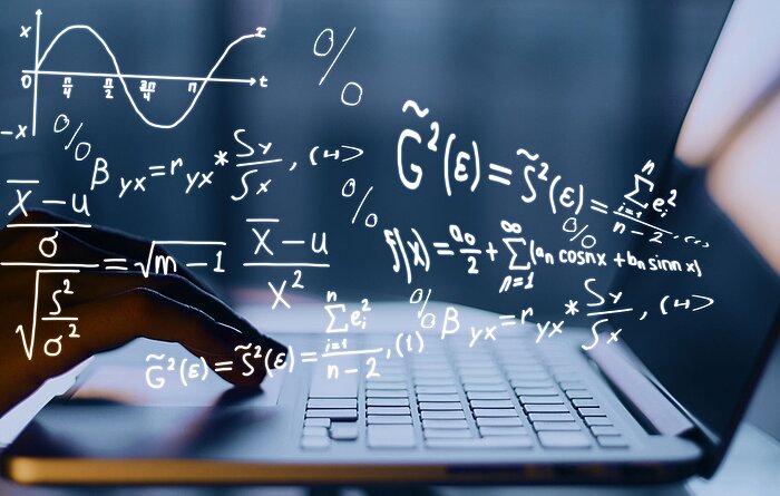 Laptop mit eingeblendeten Mathe-Formeln Laptop mit eingeblendeten Mathe-Formeln