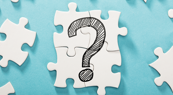 Puzzleteile mit gezeichnetem Fragezeichen Puzzleteile mit gezeichnetem Fragezeichen
